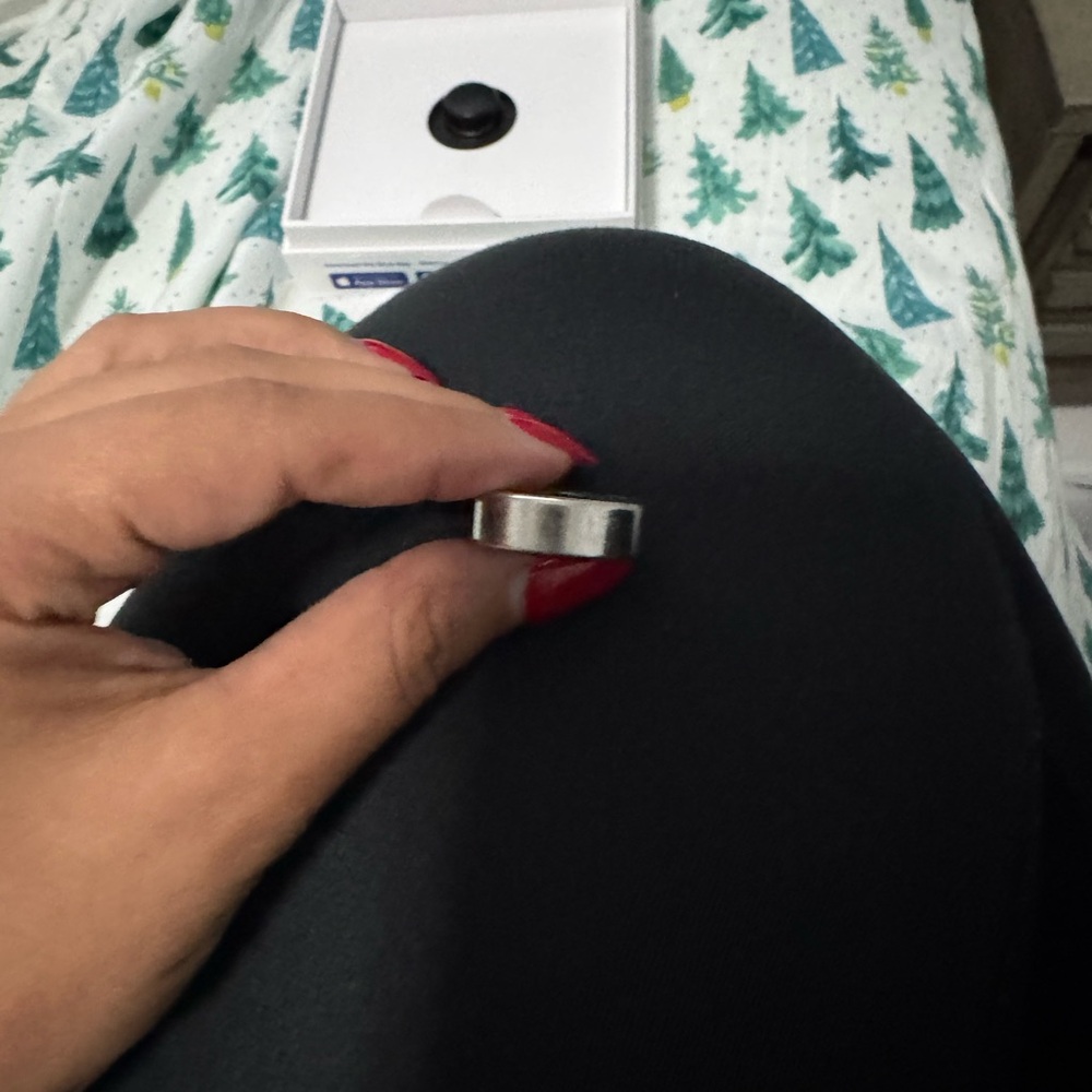 Oura ring size 9 heritage silver used with scratches comes charger works perfect